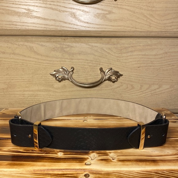 Cute faux leather black waist belt with gold hardware. Size small. - Picture 2 of 5